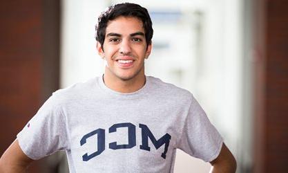 Student smiles at camera in grey OPE电子竞技官网 t-shirt